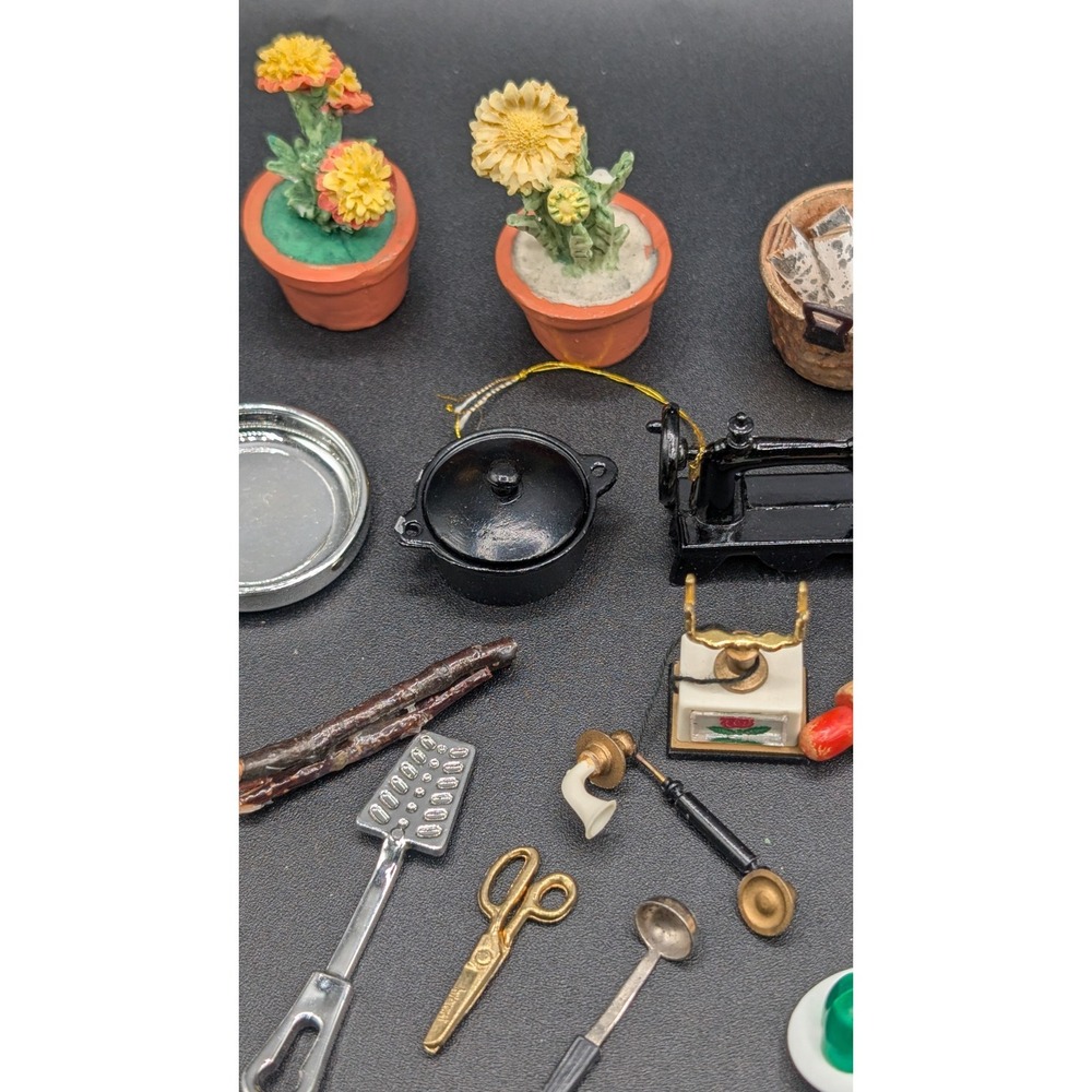 Lot of 22+ Dollhouse Miniature Miscellaneous Items Kitchen, Flower Pots & More - Picture 5 of 8